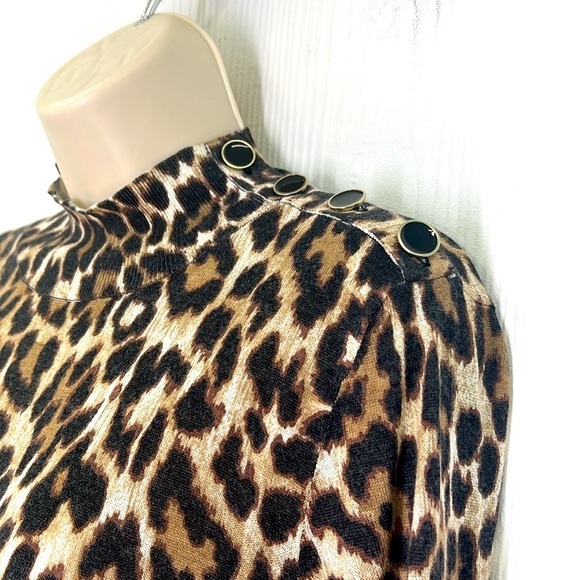 J Crew - Cheetah Animal Print Mock Neck Button Shoulder Lightweight Sweater Med - Picture 6 of 12